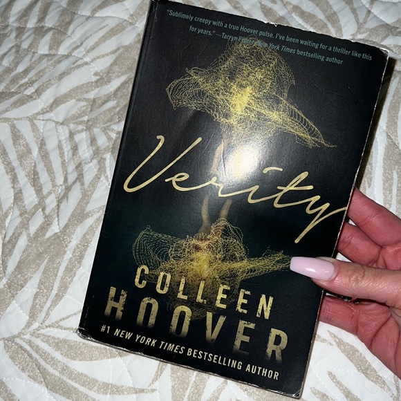 Verity by Colleen Hoover - Picture 1 of 2